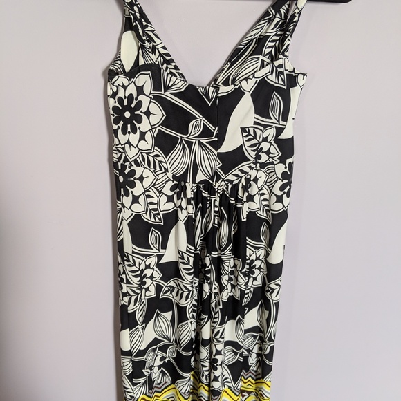 Muse Black and White Dress with embellishment sz 6 - Picture 4 of 5